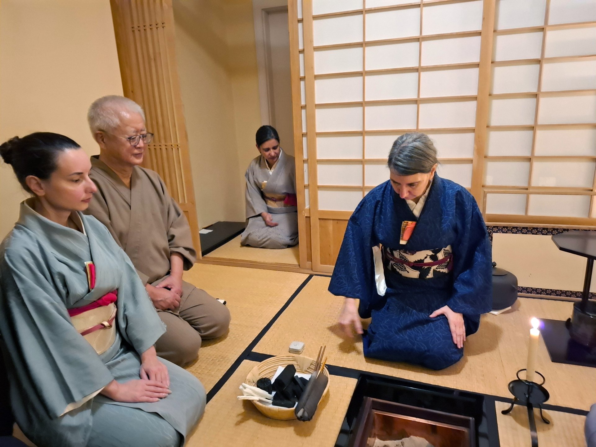 "Konnichiwa", would you like some tea?