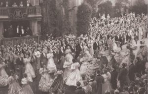 The ball. A hundred years of romanian history